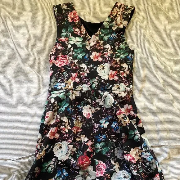 Dress - Picture 2 of 3